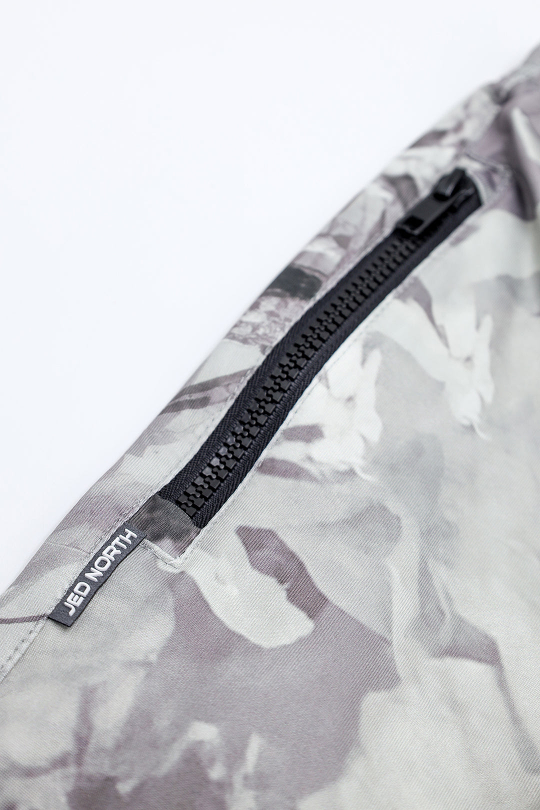 Agile Bodybuilding 4'' Shorts w Zipper Pockets - Leaf Camo